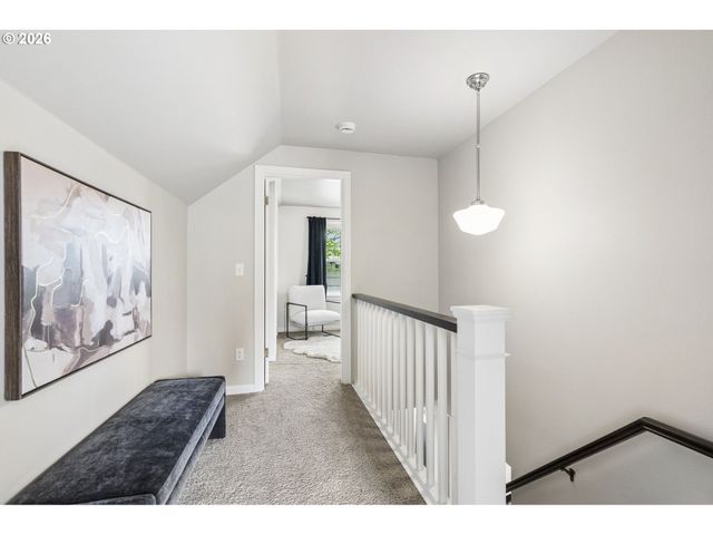 1525 Ne AINSWORTH St, Portland, OR 97211