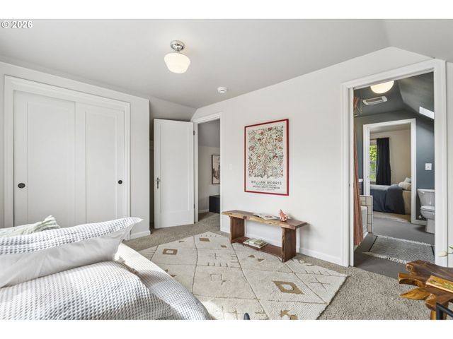 1525 Ne AINSWORTH St, Portland, OR 97211