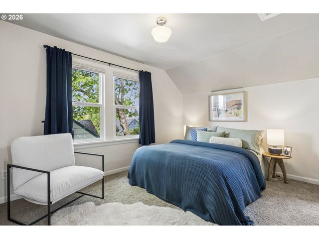 1525 Ne AINSWORTH St, Portland, OR 97211