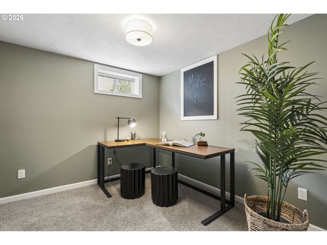 1525 Ne AINSWORTH St, Portland, OR 97211