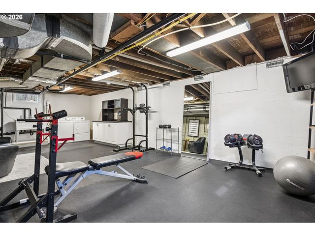 1525 Ne AINSWORTH St, Portland, OR 97211