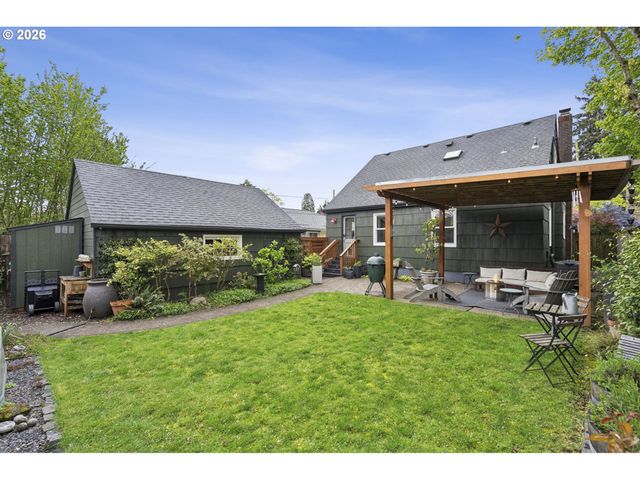 1525 Ne AINSWORTH St, Portland, OR 97211