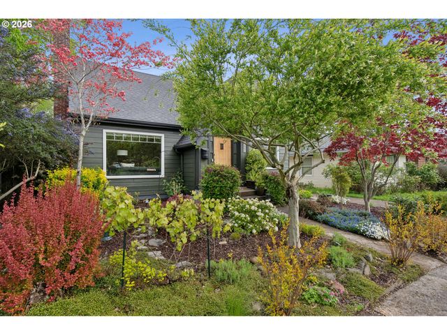 1525 Ne AINSWORTH St, Portland, OR 97211