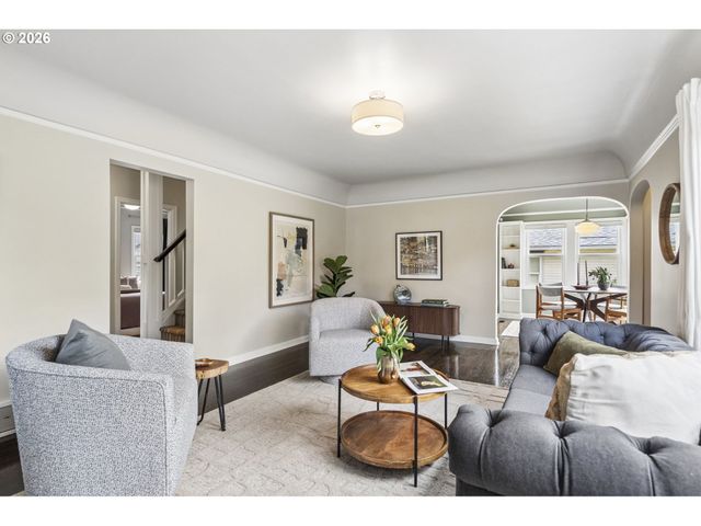 1525 Ne AINSWORTH St, Portland, OR 97211