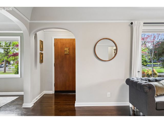 1525 Ne AINSWORTH St, Portland, OR 97211