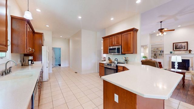 409 Legends Dr, Springville, TN 38256