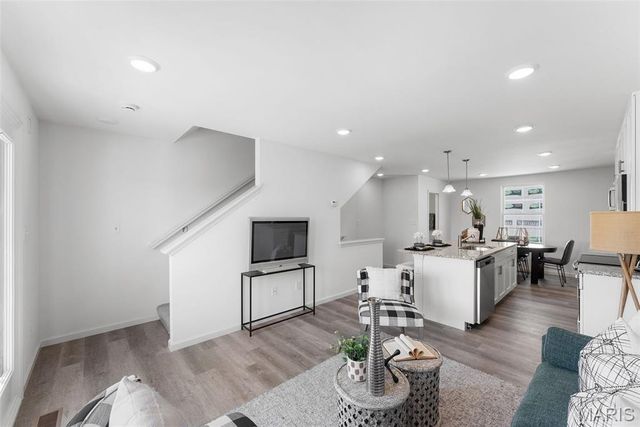 112 Canal Cottage Alley, St Charles, MO 63301