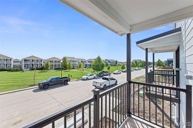 112 Canal Cottage Alley, St Charles, MO 63301