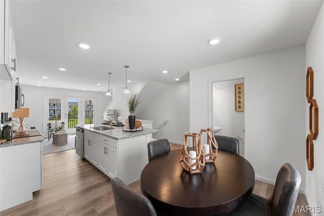 112 Canal Cottage Alley, St Charles, MO 63301