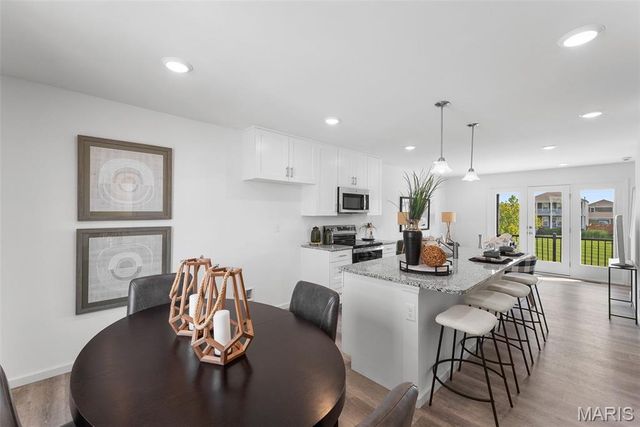 112 Canal Cottage Alley, St Charles, MO 63301