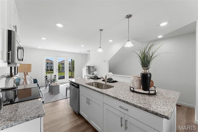 112 Canal Cottage Alley, St Charles, MO 63301