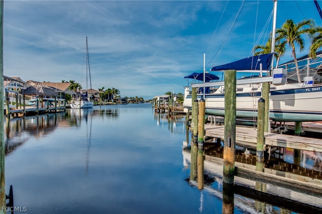 4924 SW 11th CT, Cape Coral, FL 33914