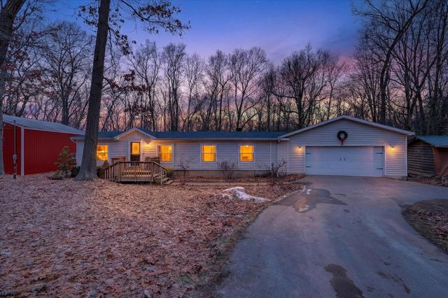 6733 Carolyn Drive NE, Sand Lake, MI 49343