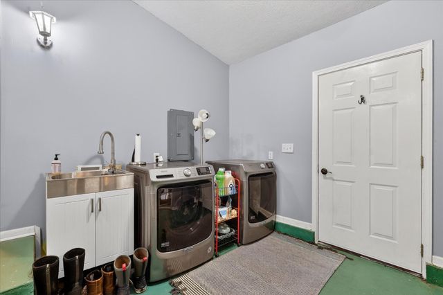 6733 Carolyn Drive NE, Sand Lake, MI 49343