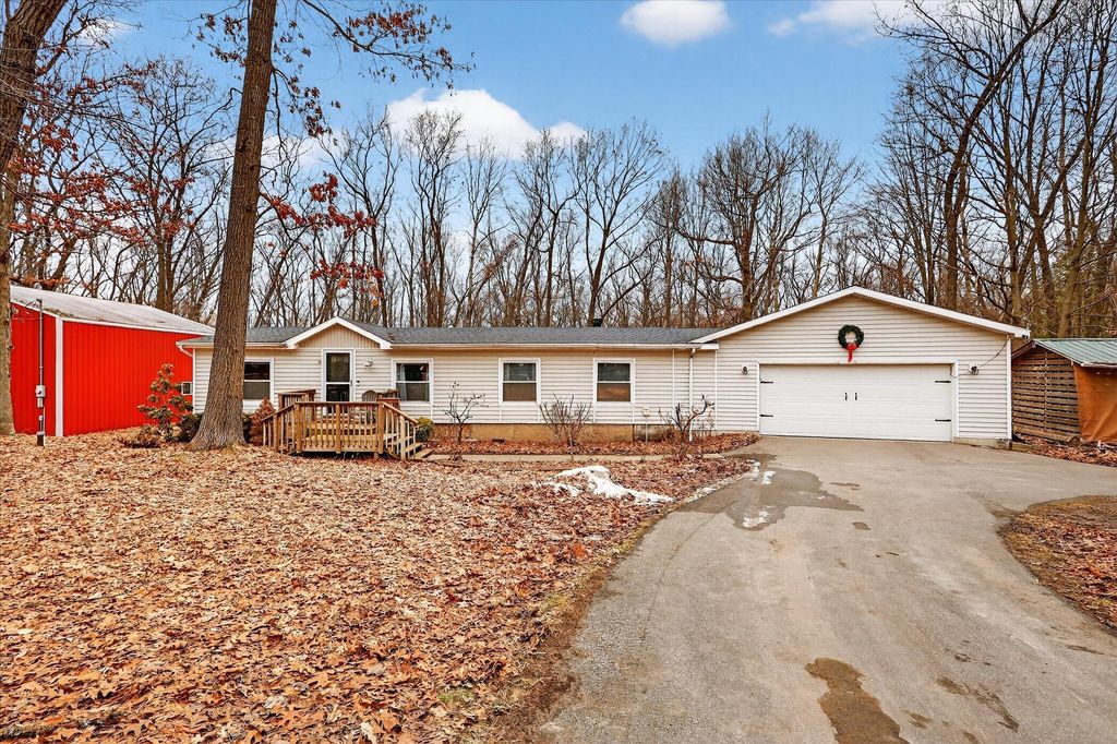 6733 Carolyn Drive NE, Sand Lake, MI 49343