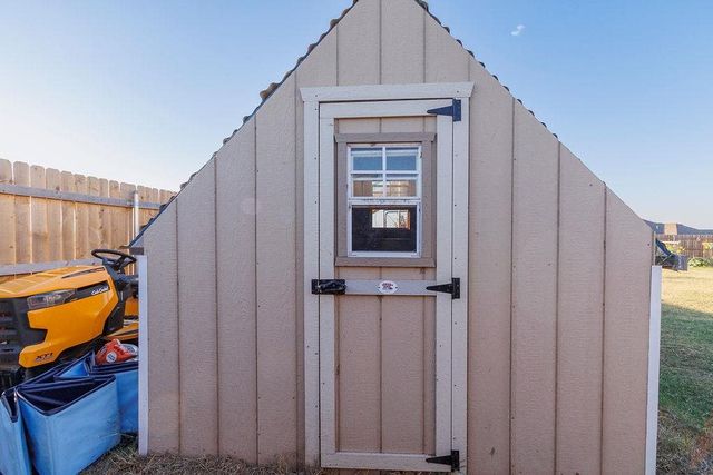 13543 NE Cornwallis Drive, Elgin, OK 73538