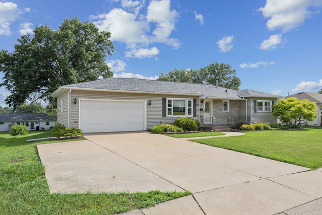 1839 W 38th Place, Davenport, IA 52806