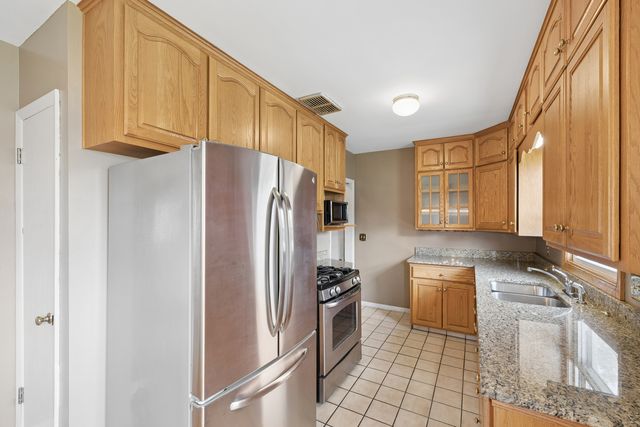 1839 W 38th Place, Davenport, IA 52806