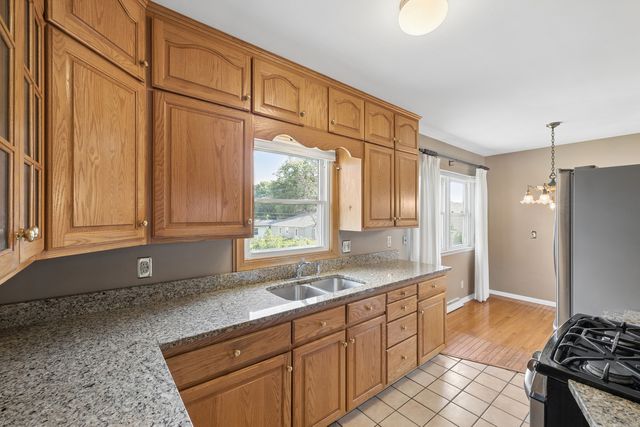 1839 W 38th Place, Davenport, IA 52806