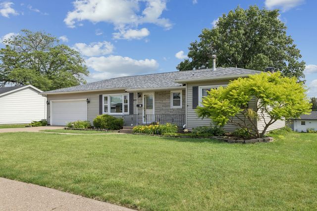 1839 W 38th Place, Davenport, IA 52806