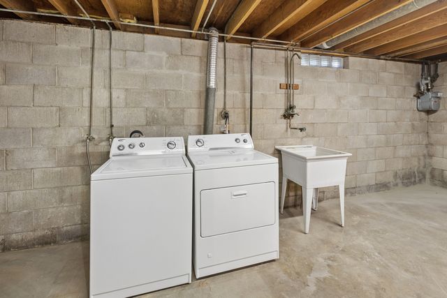 1839 W 38th Place, Davenport, IA 52806