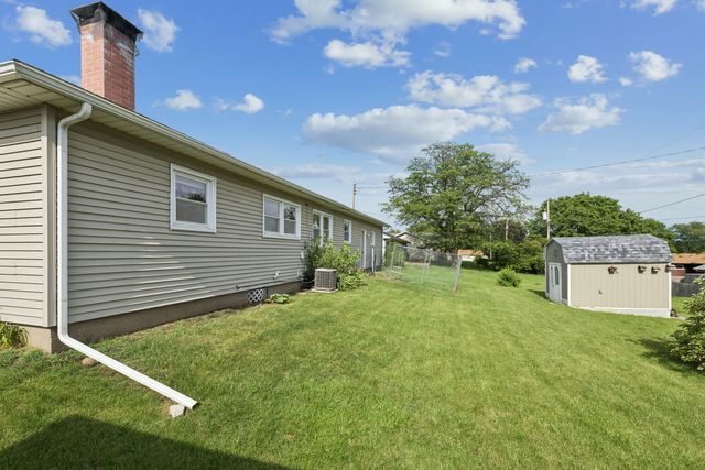 1839 W 38th Place, Davenport, IA 52806
