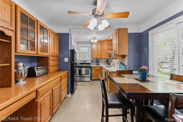 2824 Bennett Street, Dearborn, MI 48124