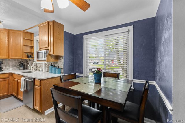 2824 Bennett Street, Dearborn, MI 48124