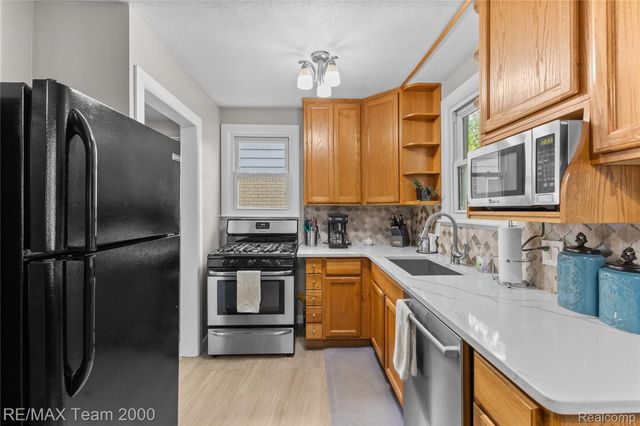 2824 Bennett Street, Dearborn, MI 48124