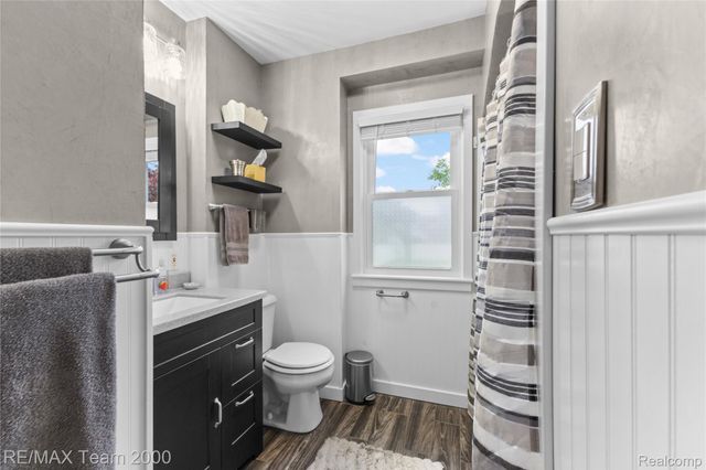 2824 Bennett Street, Dearborn, MI 48124