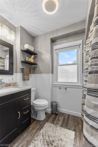 2824 Bennett Street, Dearborn, MI 48124