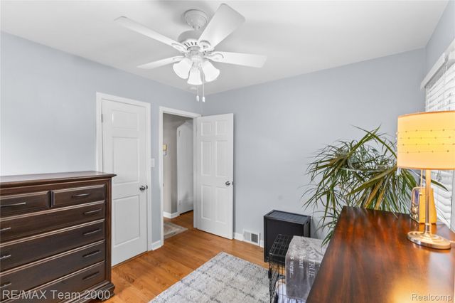 2824 Bennett Street, Dearborn, MI 48124