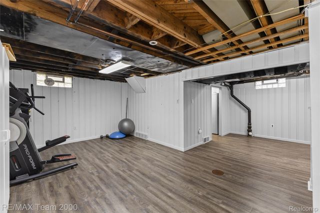 2824 Bennett Street, Dearborn, MI 48124