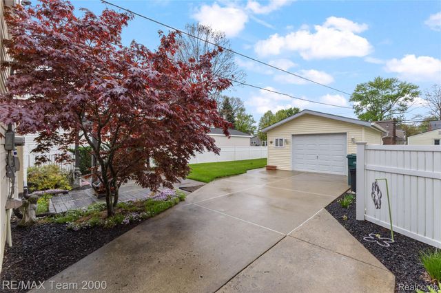 2824 Bennett Street, Dearborn, MI 48124