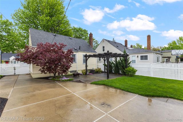 2824 Bennett Street, Dearborn, MI 48124