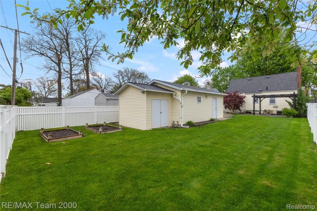 2824 Bennett Street, Dearborn, MI 48124
