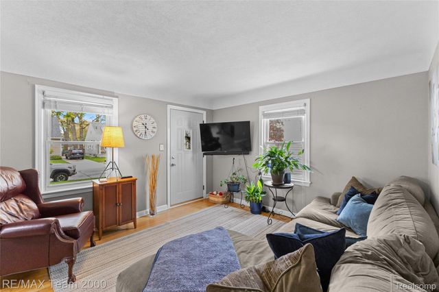 2824 Bennett Street, Dearborn, MI 48124