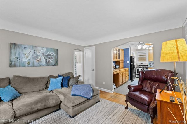 2824 Bennett Street, Dearborn, MI 48124