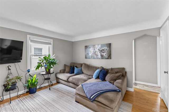 2824 Bennett Street, Dearborn, MI 48124