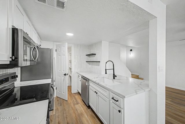 948 S ALMA SCHOOL Road 13, Mesa, AZ 85210