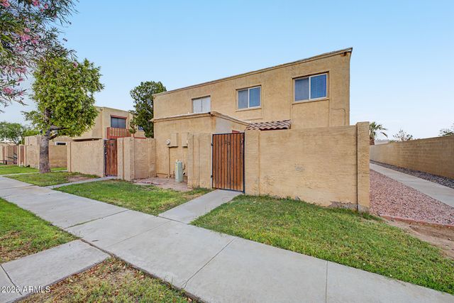 948 S ALMA SCHOOL Road 13, Mesa, AZ 85210