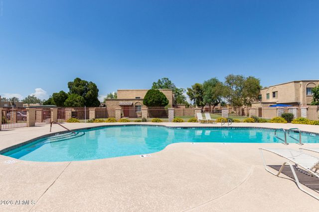948 S ALMA SCHOOL Road 13, Mesa, AZ 85210