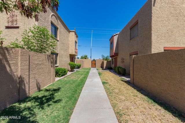948 S ALMA SCHOOL Road 13, Mesa, AZ 85210