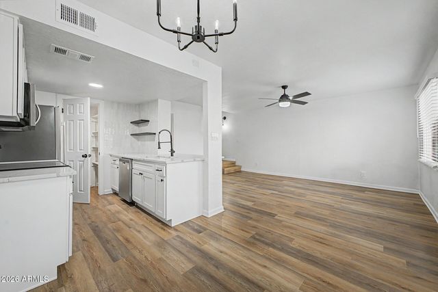 948 S ALMA SCHOOL Road 13, Mesa, AZ 85210