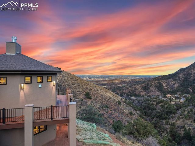 1060 Neon Moon View, Manitou Springs, CO 80829