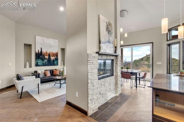 1060 Neon Moon View, Manitou Springs, CO 80829