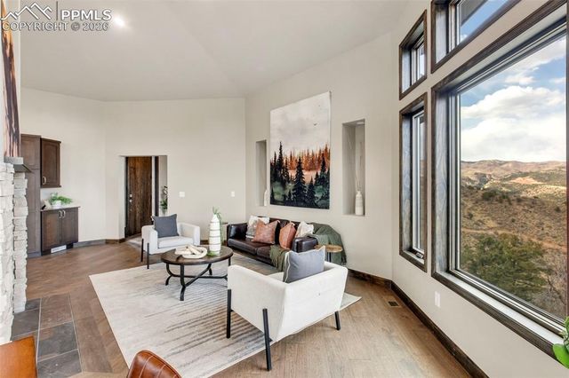 1060 Neon Moon View, Manitou Springs, CO 80829