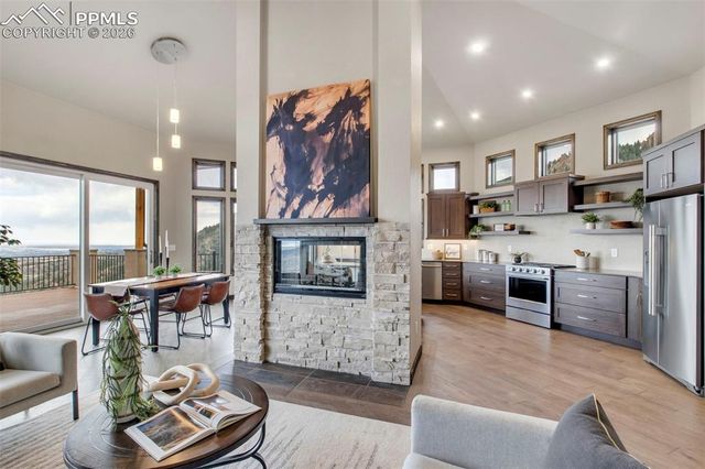 1060 Neon Moon View, Manitou Springs, CO 80829