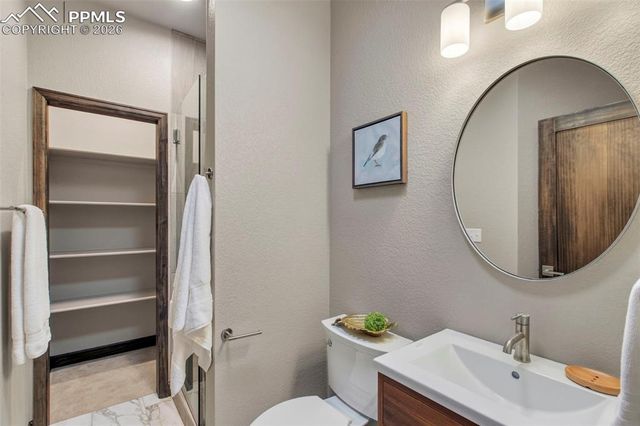 1060 Neon Moon View, Manitou Springs, CO 80829