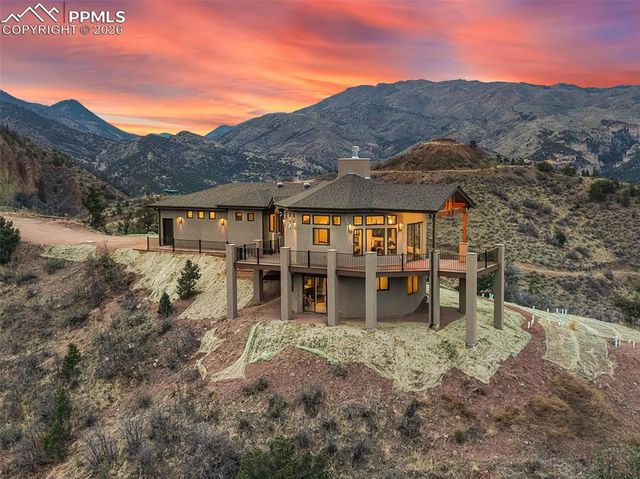 1060 Neon Moon View, Manitou Springs, CO 80829